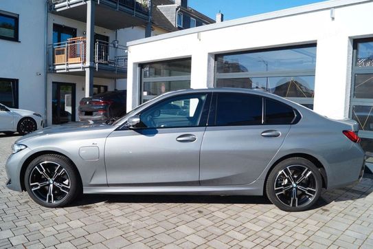 BMW Seria 3 330e M Sport