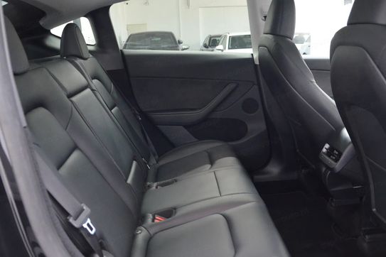 Tesla Model Y Y 62.5 Standard RWD