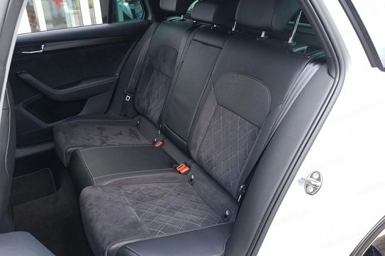 Skoda Superb 2.0 TDI SCR 4x4 Sportline DSG