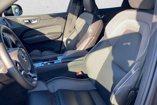 Volvo XC60 B5 B AWD Plus Dark aut
