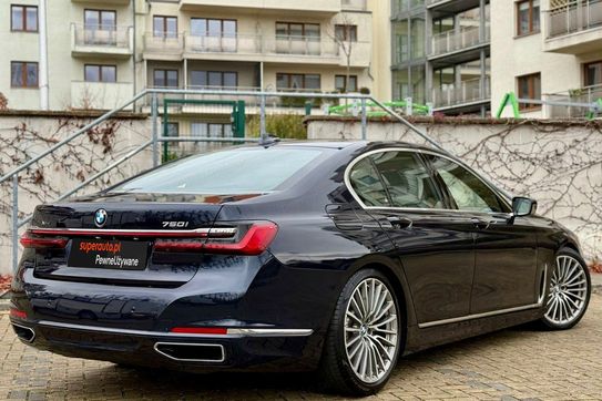 BMW Seria 7 750i xDrive