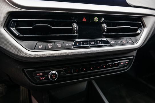 BMW Seria 1 118i Advantage aut