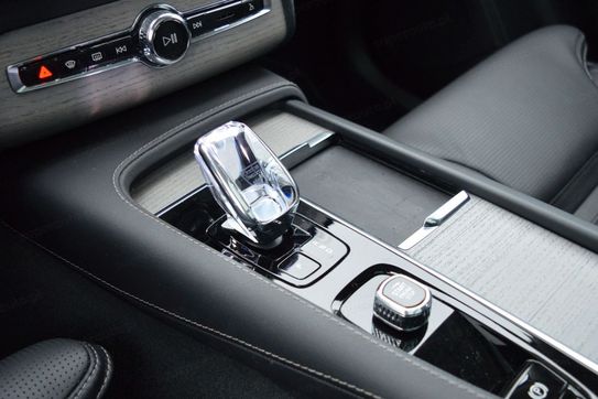 Volvo XC90 T8 AWD Plug-In Hybrid Ultimate Dark 7os aut