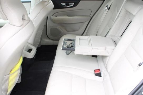 Volvo V60 Cross Country D4 Momentum Pro