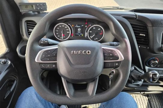 Iveco Daily 35S16  Kontener Chłodnia 8EP + Winda