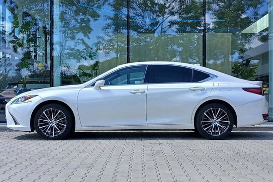 Lexus ES 300h Business Edition