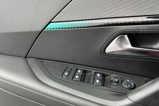 Peugeot 2008 Allure 1.2 PureTech EAT8