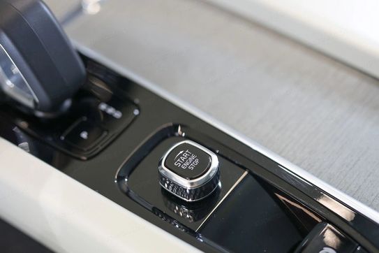 Volvo XC60 B4 D AWD Plus Bright aut