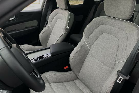 Volvo XC60 T8 Plug-In Hybrid AWD Ultra Dark aut