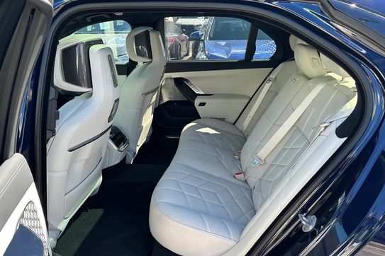BMW Seria 7 M760e PHEV xDrive sport-aut