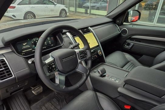 Land Rover Discovery P300 Dynamic SE