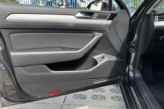 Volkswagen Passat Business 2.0 TDI EVO  DSG