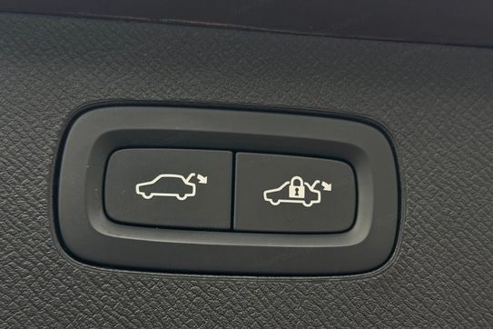 Volvo XC90 T8 AWD Plug-In Hybrid Ultra Dark 7os aut