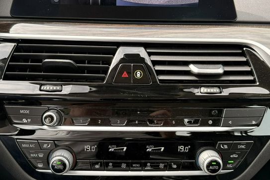BMW Seria 5 530e iPerformance xDrive Sport Line sport aut