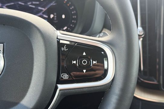 Volvo XC60 B5 B AWD Plus Dark