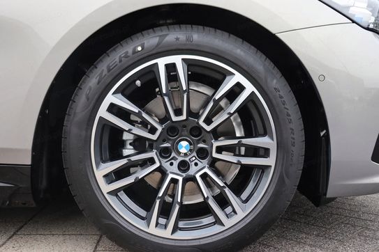 BMW Seria 5 550e xDrive M Sport