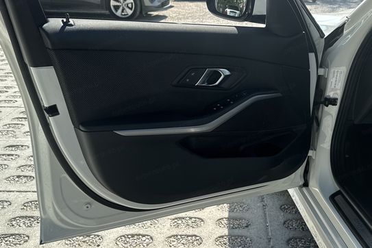 BMW Seria 3 318i
