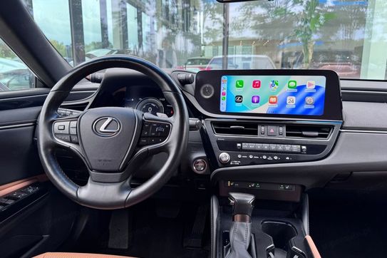 Lexus ES 300h Business Edition