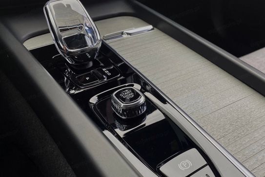 Volvo XC60 T8 Plug-In Hybrid AWD Ultra Dark