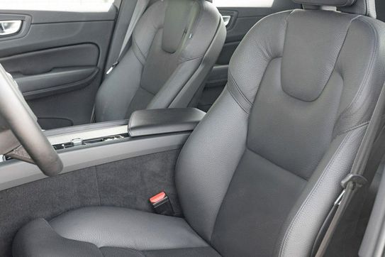 Volvo XC60 B4 D AWD Plus Bright