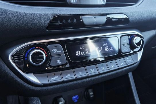 Hyundai i30 1.5 t-Gdi 48V Smart Dct