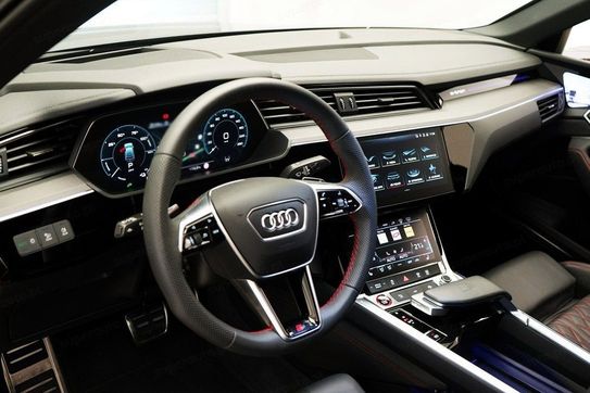 Audi Q8 SQ8 TFSI quattro Tiptronic