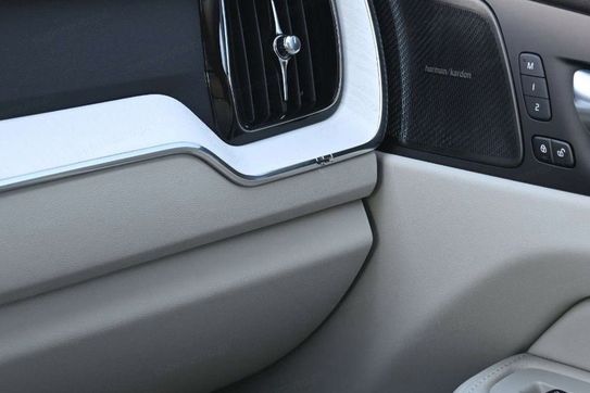 Volvo XC60 B5 AWD Plus Dark