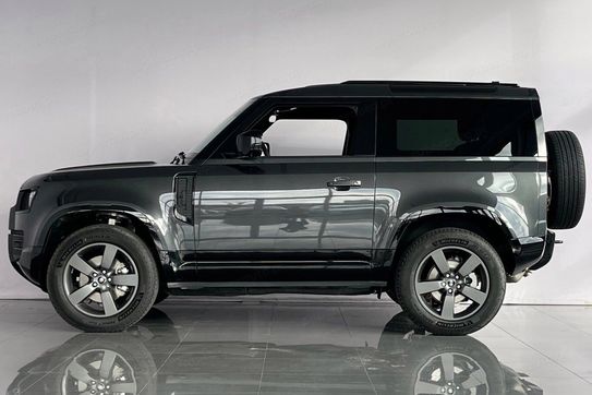 Land Rover Defender 90 D250 X-Dynamic SE