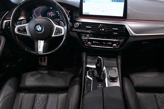BMW Seria 5 520i mHEV aut
