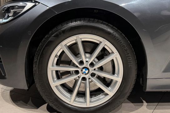 BMW Seria 3 330d xDrive Advantage