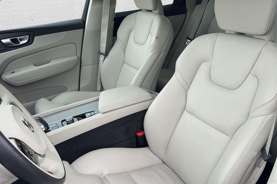 Volvo XC60 T6 Plug-In Hybrid AWD Plus Bright aut