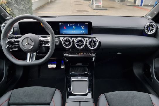 Mercedes Klasa A 250 e z EQ  AMG Line