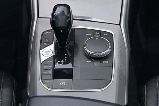 BMW Seria 3 318i Advantage aut