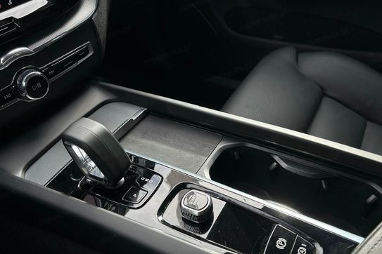 Volvo XC60 B5 B AWD Plus Dark aut