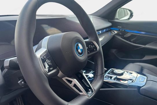 BMW Seria 5 530e xDrive M Sport