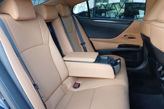 Lexus ES 300h Business Edition