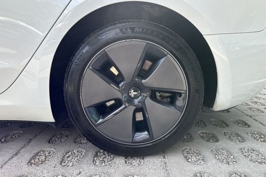 Tesla Model 3 RWD