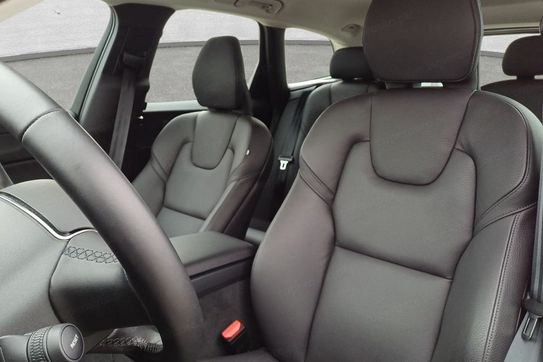 Volvo XC60 B5 B AWD Plus Dark aut