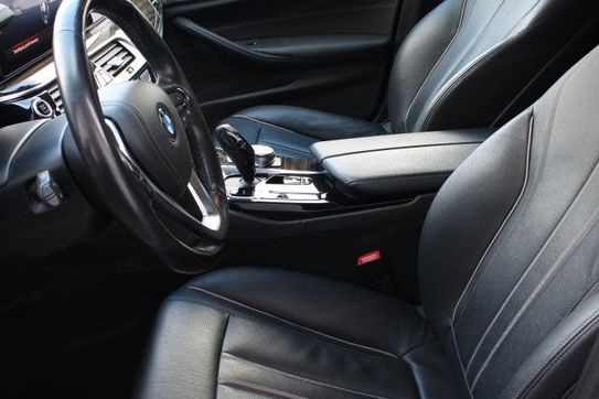 BMW Seria 5 520d xDrive Luxury Line