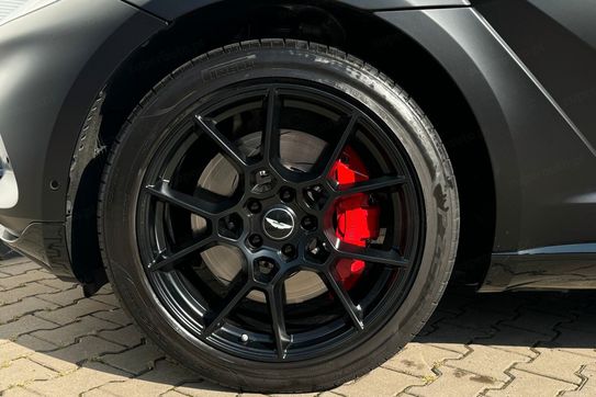 Aston Martin DBX V8