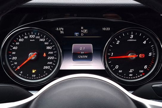 Mercedes E Klasa 220 d 4MATIC