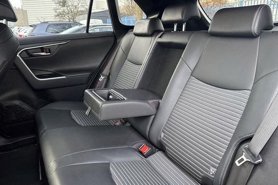 Toyota RAV4 Black Edition by JBL 2.5 Hybrid