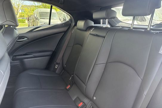 Lexus UX 250h F Impression