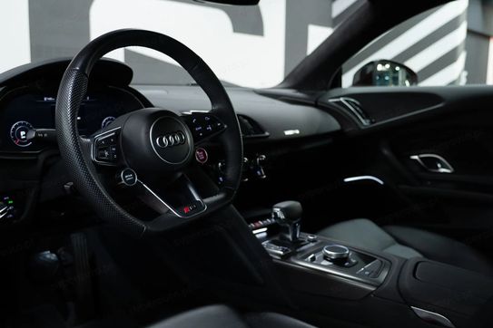 Audi R8 V10 RWD Performance