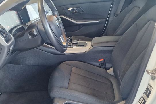 BMW Seria 3 318i Advantage aut