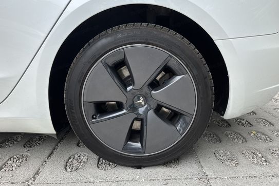 Tesla Model 3 RWD