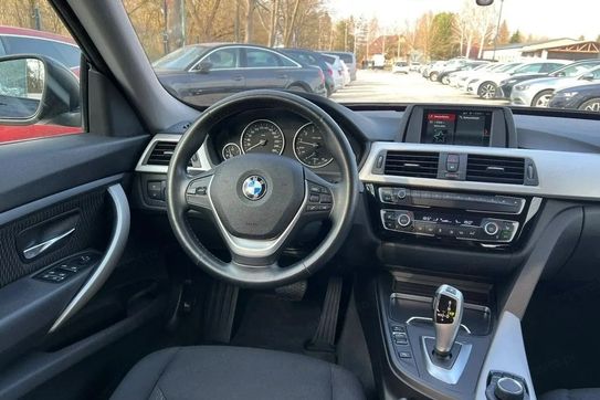 BMW Seria 3 Gran Turismo 320i Advantage aut