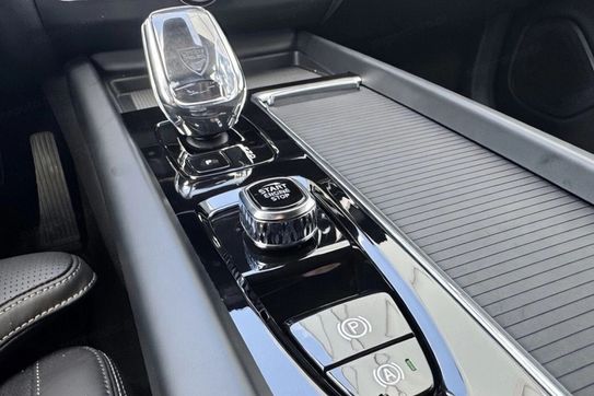 Volvo XC60 T6 Plug-In Hybrid AWD Plus Dark aut