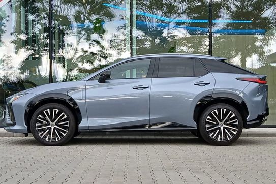 Lexus RZ 450e Omotenashi DIRECT4