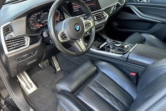 BMW X5 M50i